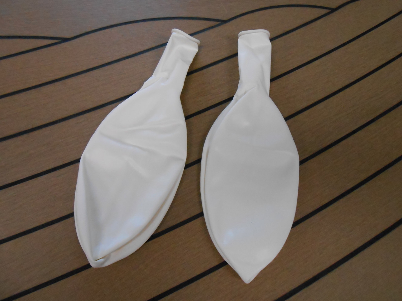 2Pk White/Yellow Helium Balloons