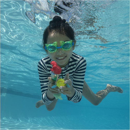 The Little Mermaid Dive Toys in action