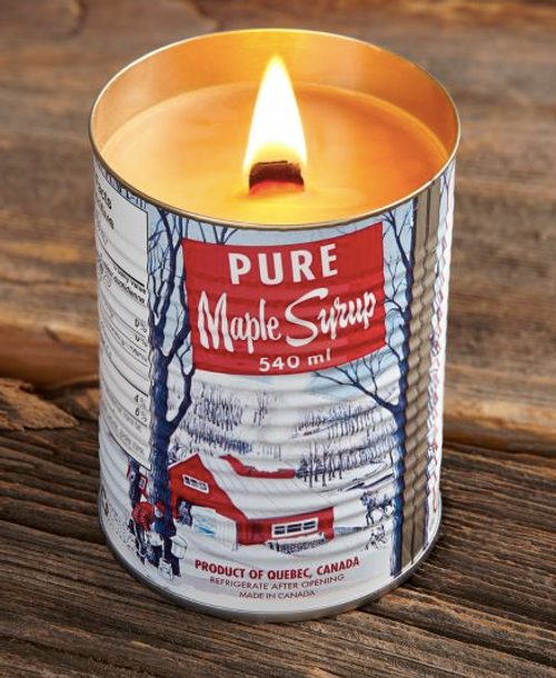 Quebec Maple Syrup Candle with Wooden Wick burning