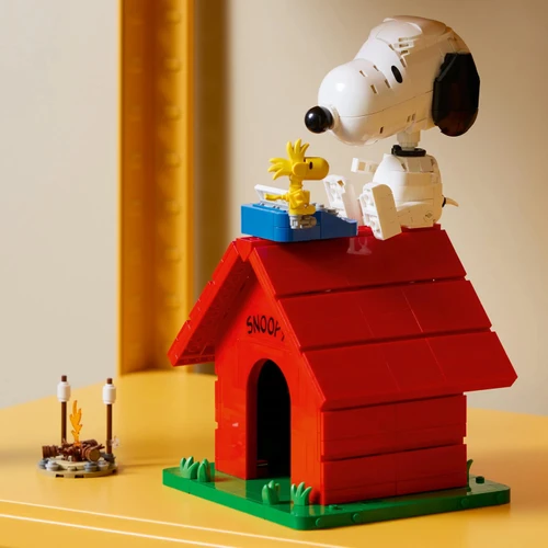 Glamour Shot - LEGO Ideas Peanuts: Snoopy's Doghouse Building Set