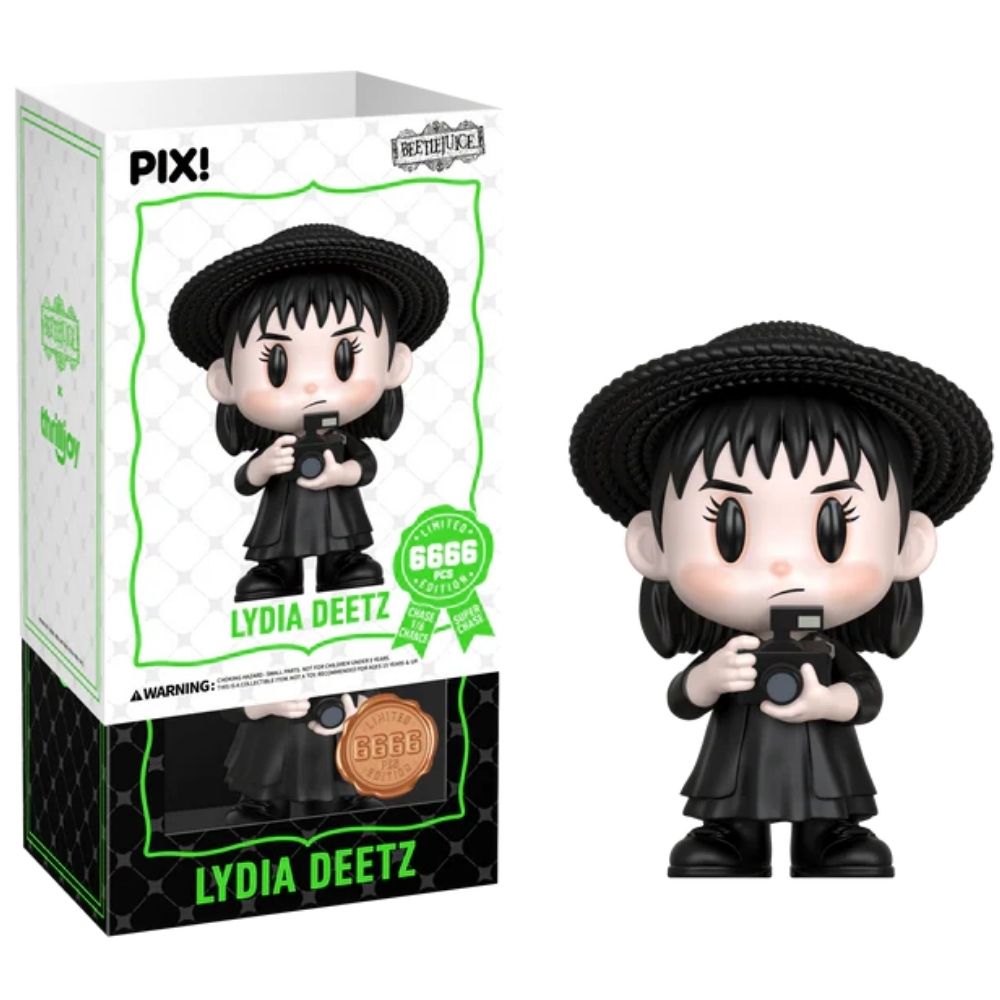 Lydia_Deetz_In_Box__42972.