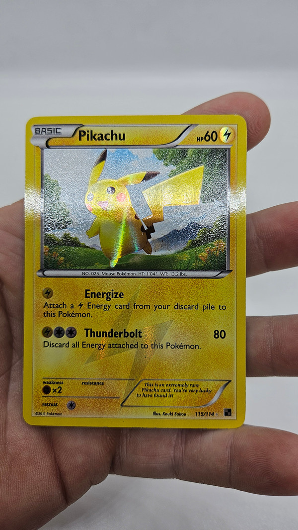 Pikachu 115/114 Black & White NM 