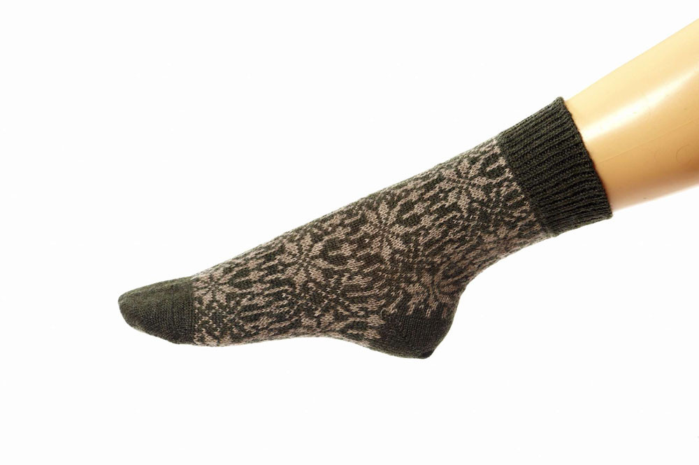 Organic Merino Wool Socks
Color: 133 Khaki/Salmon