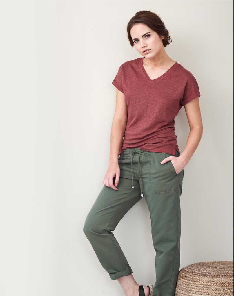 Women's Organic Linen Shirt
Color: 553 rosso