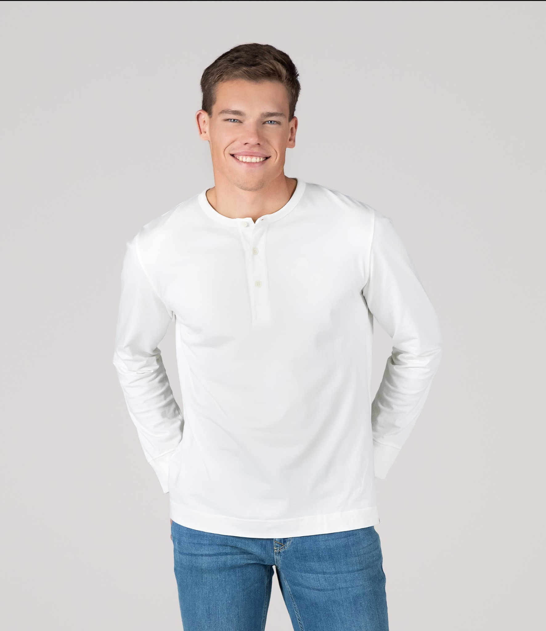 HUMAN MADE HENLEY NECK L/S T-SHIRT 白　ロンＴ HUMAN MADE HENLEY NECK L/S T-SHIRT 白 ロンT - メルカリ