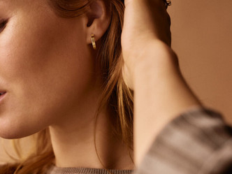 Gold Plain Curved Earrings - 15mm Gold Plain Curved Earrings - 15mm