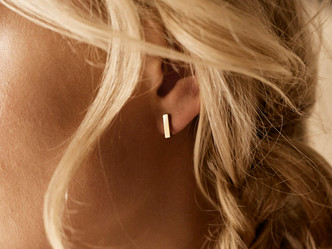 Plain Gold Vertical Bar Earrings - 10 mm Plain Gold Vertical Bar Earrings - 10 mm