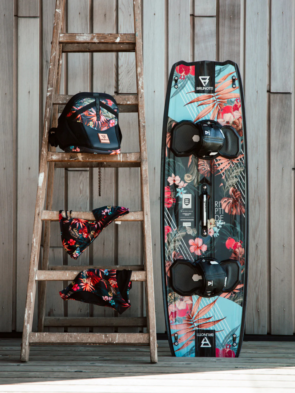 Brunotti Riptide Blossom + G10Fins Uni Kiteboard