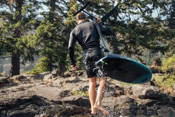North Sonar UHM Foil Drive Carbon Mast - Action Shot
