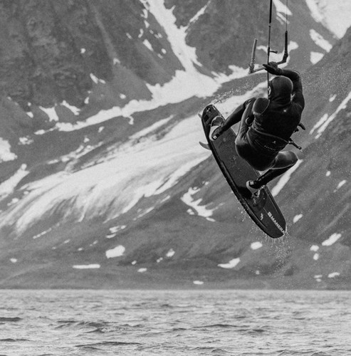 Kitesurfing on the Manera Eclipse Waist Harness