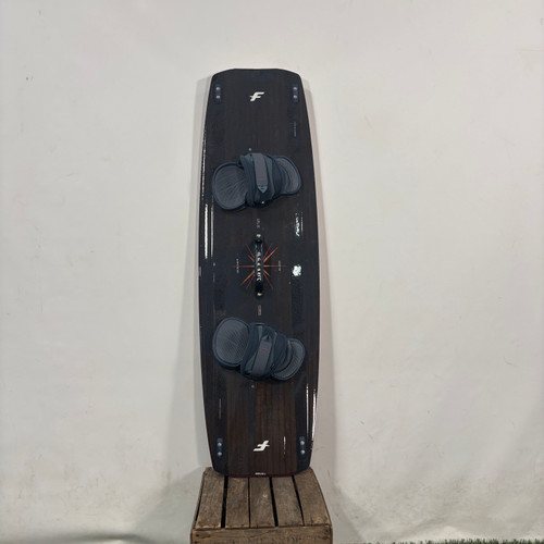 SPARK / 138 x 42cm - 2026 Demo