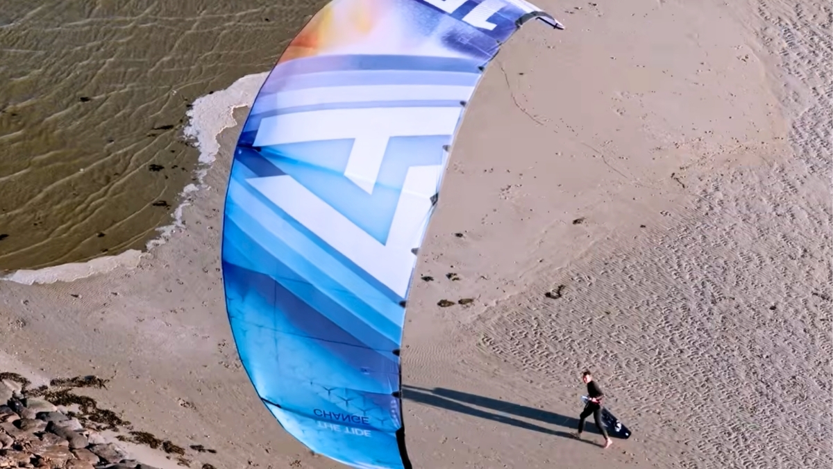 Harlem Thrive LiteX 17m | Hadlow Throws Tricks in 10 Knots