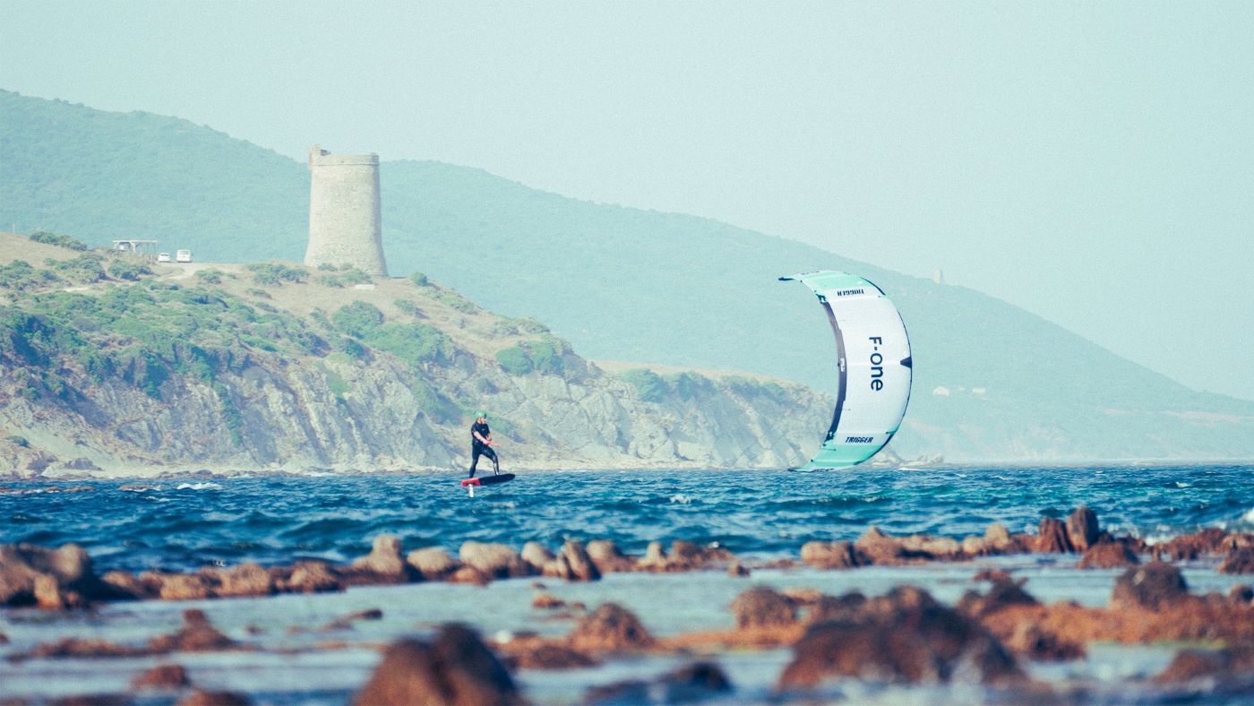 Foiling on the F-One TRIGGER TEC big air kite