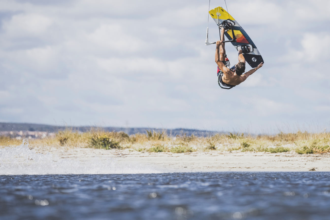 2022 Cabrinha 02 Ace Hybrid Twintip Kiteboard