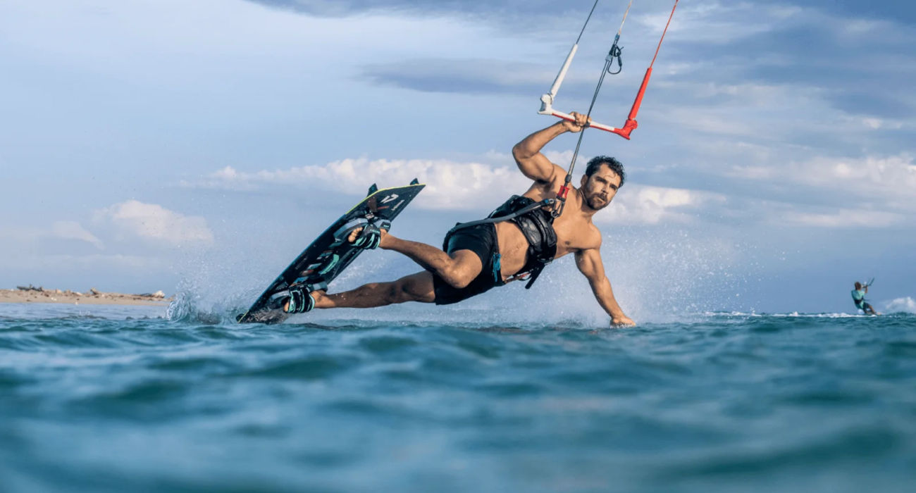 Duotone Trust Bar Action Pic