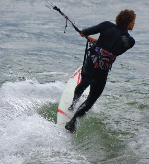 Kitesurfing strapless