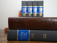 Trapp Set with Study Bible (Faux Leather) Trapp Set with Study Bible (Faux Leather)