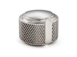 The Duesenberg Standard Pot-Knob. Jewellery - not just a simple part.

Solid brass knob with grippy knurling. The weight of the knob provides a nice and smooth feeling when turning. This regular variant is used on most of our Instruments.
6.1mm drilling for solid shafts
Dimensions 22mm x 16.5 mm