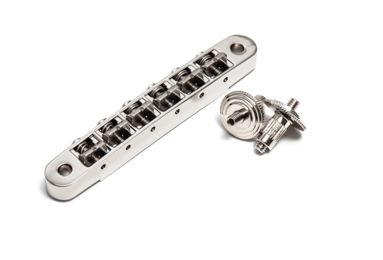 The Duesenberg Steel Saddle Radius Bridge not only looks particularly elegant, its radius is also perfectly suited for modern fretboards.

It is factory fitted on all our instruments. Our Sintered steel saddles provide a direct tone transfer and reduce wear on the strings as well as the saddles themselves.
Stud spacing: 73.5mm/2,89"
String spacing: 52mm/2"
Ships with: M4 Studs, Bushings, Duesenberg 3-Step Thumbwheels