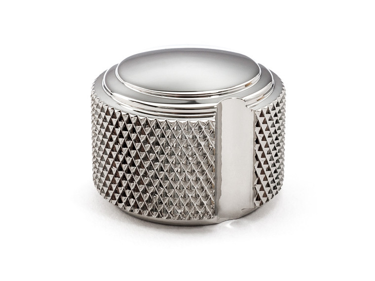 The Duesenberg Standard Pot-Knob. Jewellery - not just a simple part.

Solid brass knob with grippy knurling. The weight of the knob provides a nice and smooth feeling when turning. This regular variant is used on most of our Instruments.
6.1mm drilling for solid shafts
Dimensions 22mm x 16.5 mm