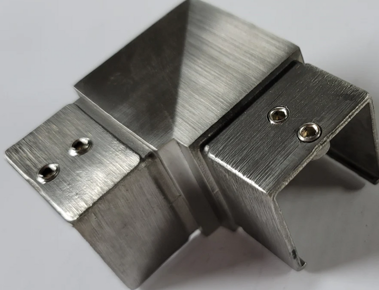 CAP RAIL 1 5/8 CORNER 90 DEGREE FIXED BRUSHED STAINLESS