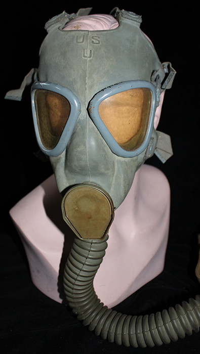 Early WWII US Army Service Gas Mask in Kidney Bag. Rubber is