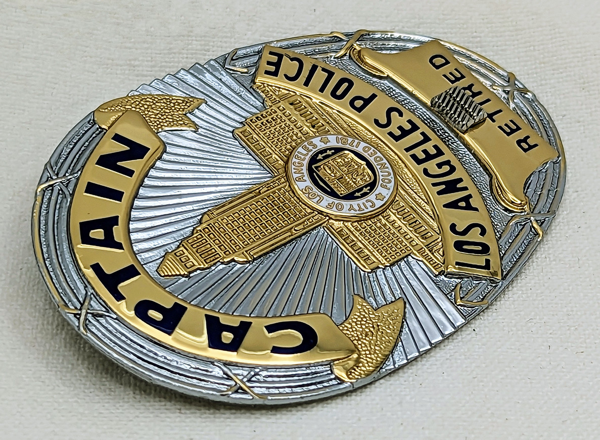 Mint 2000 Los Angeles Police Retired Captain Wallet Badge by SUN