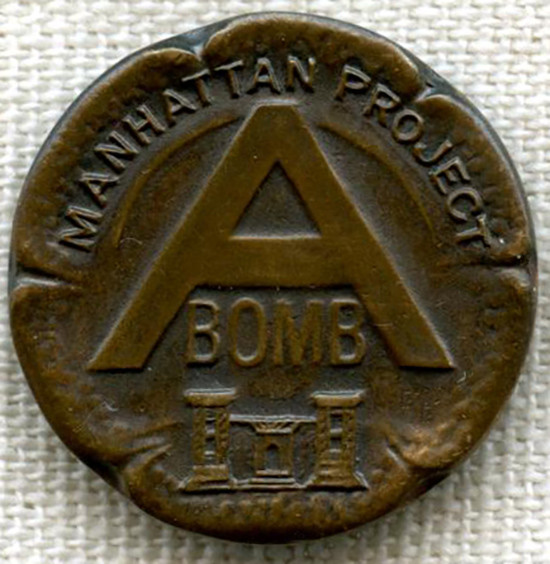 Manhatan Project Pin Rare WWII Atomic Bomb Manhattan Project Bronze Level Service Pin in ...