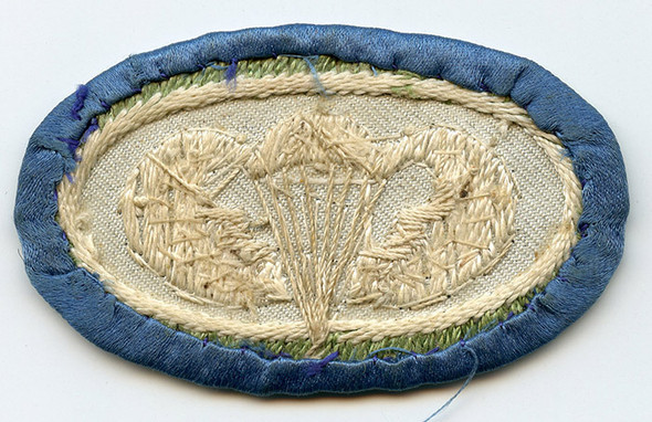 Wonderful Late '40's US army 511th Airborne Oval Wide Olive Green, Thin White Border Variant w/ Wing