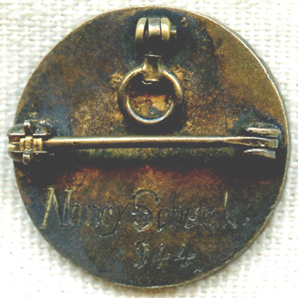 1944 United Daughters of the Confederacy (UDC) Jefferson Davis Historical Gold Medal Pin