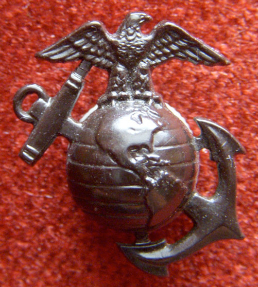 1943 Plastic US Marine Corps Enlisted Man Undress Collar Insignia
