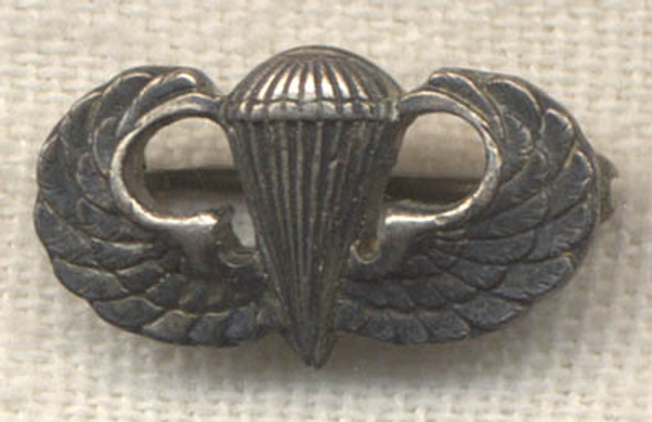 Early WWII Paratrooper Qualification Lapel Pin Bailey, Banks, & Biddle
