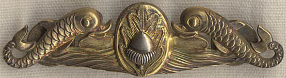 Very Rare WWII USN Submariner Medical Officer Dolphin Badge by H&H