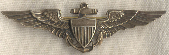 Rare Early WWII ca 1942 USN Pilot Wing by Robbins in Gilt Sterling