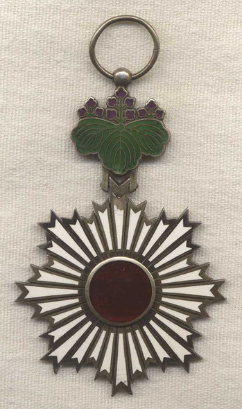 WWII Era Japanese Order of the Rising Sun 5th Class Medal