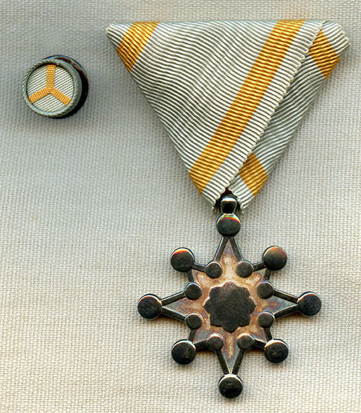 WWII Imperial Japanese Order of the Sacred Treasure, 8th Class in Original Case