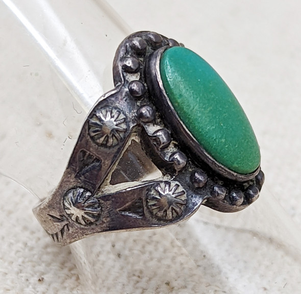 Wonderful Old Pawn 1920's - 30's Navajo Silver & Green Turquoise Ring w great Details size 4.25