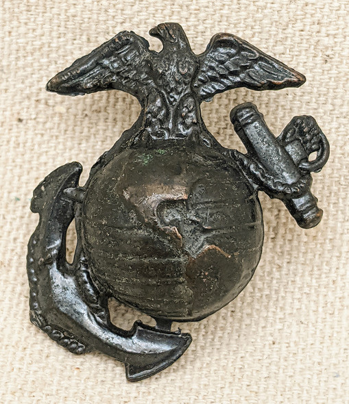 Scarce ca 1943 USMC EM War Shortage White Material Hat Badge in Coppered White Metal