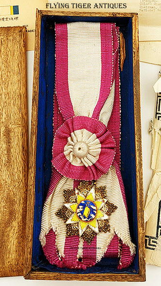 Ext Rare WWII Chinese Order of the Clouds & Banner II Class Grand Cordon Sash & Badge
