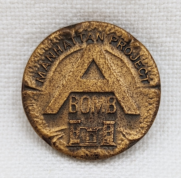 Rare WWII US Army MANHATTAN PROJECT Atomic Bomb Worker Service Pin in Bronze
