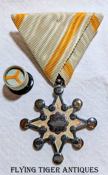 WWII Japanese Order of the Sacred Treasure 8th Class in Original Case