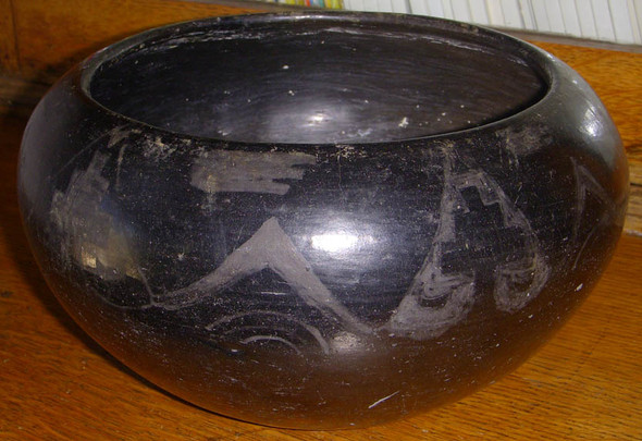 Beautifully Formed & Decorated Early 20th C. San Ildefonso Pueblo Native American Pottery Bowl