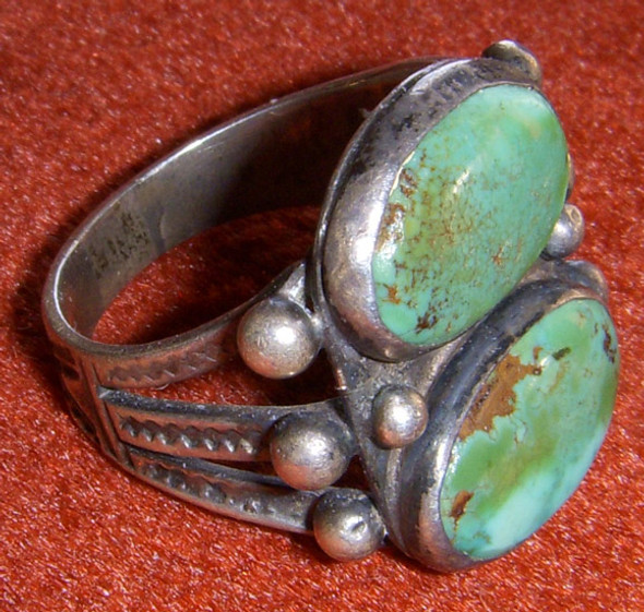 Beautiful Early 20th Century Navajo Ring in Turquoise & Silver
