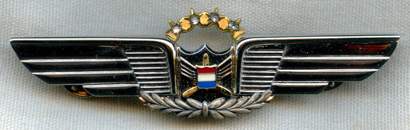 Scarce Early Use of Managerial Pilot Wreath on 3rd Issue United Air Lines 25-29 Yrs. Service