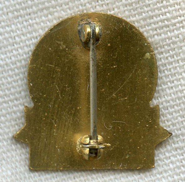 Cool Early 1950s Yellow Cab of Baltimore, Maryland Safe Driver Award Lapel Pin