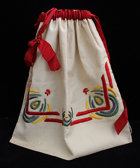 Beautiful Ca. 1900 Arts & Crafts Period Hand-Embroidered Ditty Bag with Satin Trim