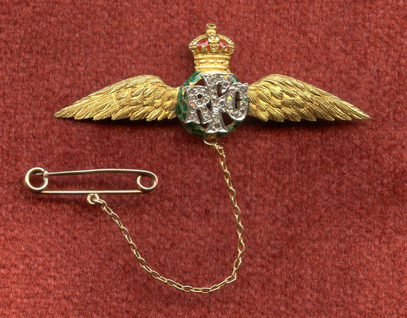 Stunning Early WWI RFC 15ct Gold Sweetheart Wing in Box <p>NOT CURRENTLY AVAILABLE