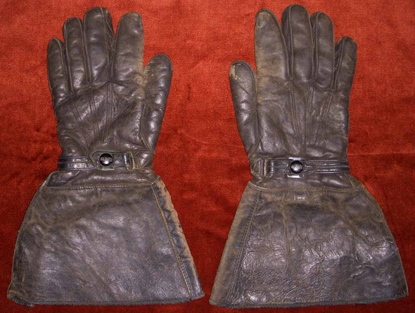 Wonderful 1920's - 1930's Motorcyclist or Aviator Gauntlet Gloves by Walrath