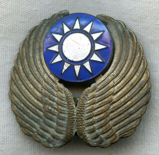 Great WWII Chinese Air Force Cap Badge