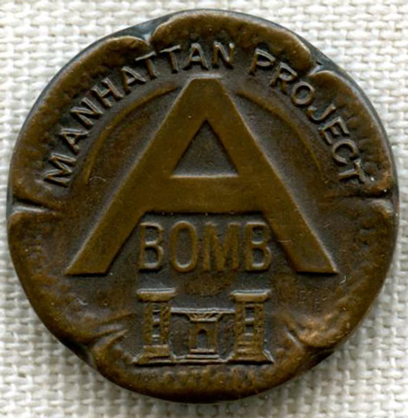 Rare WWII Atomic Bomb Manhattan Project Bronze Level Service Pin in Excellent Condition